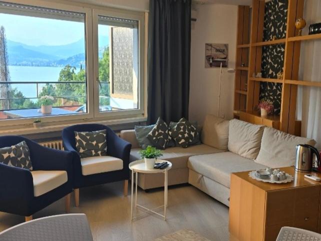 Miralago -Wonderful Lake View Apartment Bissone Room photo